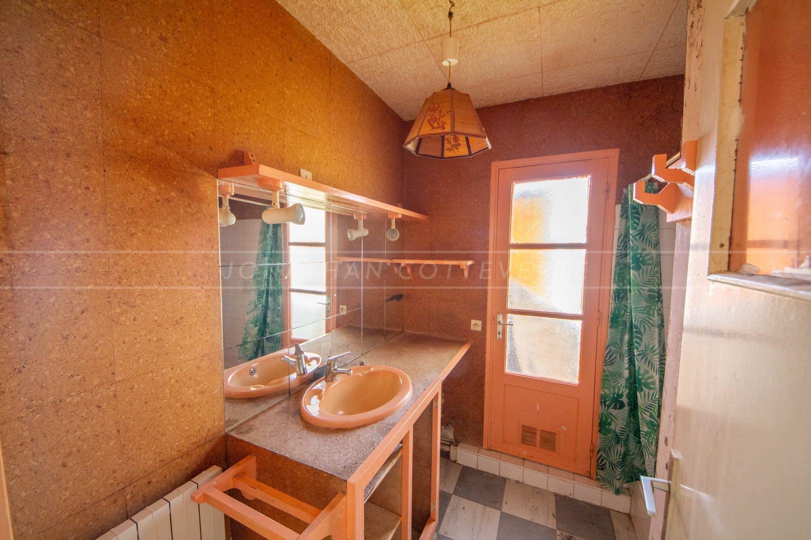 APPARTEMENT - T4 - 3 CHAMBRES - IDEALEMENT SITUE - PROCHE ECOLES - A RENOVER - DPE D - photo 5